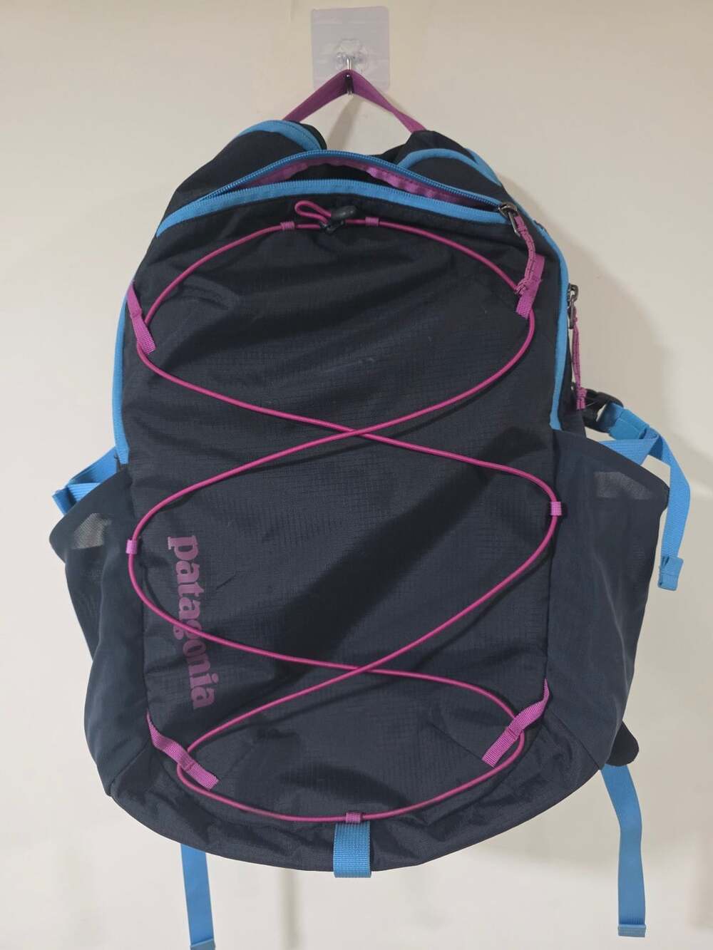 Patagonia Refugio Daypack 30L Black Blue Pink